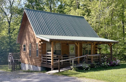 Monteagle Cabin | Calming Cabin: Peaceful | Country Chic | Hikes, Waterfalls, The Caverns Nearby