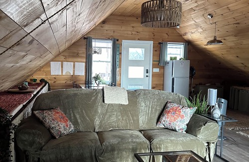Franklin County Apartment | Calming lake front studio that is newly renovated with travelers needs in mind.