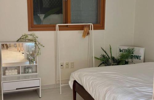 Chunghyeon-dong Apartment | Calming place, Seoul #2