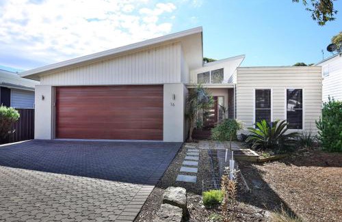 Callala Beach House | Calming Waters - Pet Friendly - Community Pool