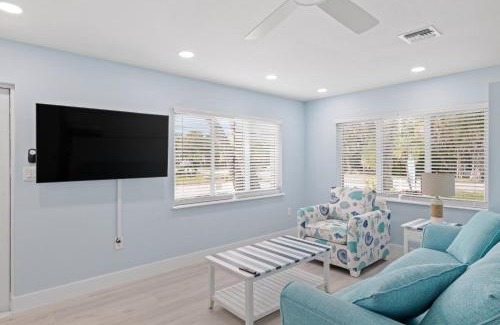 Sanibel House | Caloosa Cottage at Palm View Inn of Sanibel with Bikes