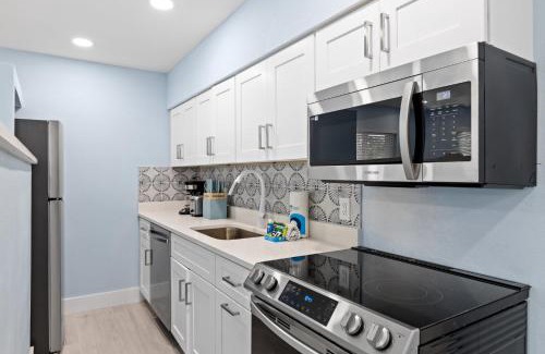 Sanibel House | Caloosa Cottage at Palm View Inn of Sanibel with Bikes