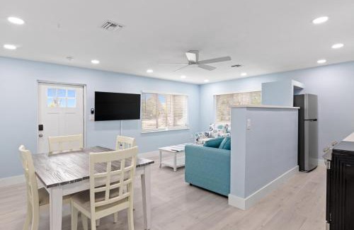 Sanibel House | Caloosa Cottage at Palm View Inn of Sanibel with Bikes
