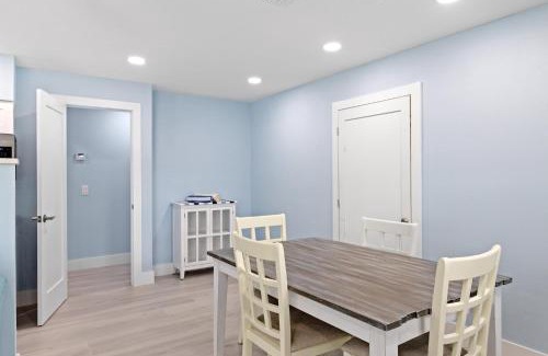 Sanibel House | Caloosa Retreat- 2BR Cottage at Palmview Inn of Sanibel with Bikes