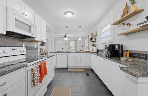 Alcoa House | Cal’s Place/Pet-Friendly Home Near UT & Airport
