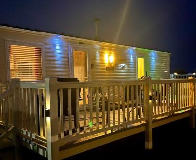 Tattershall Cabin | Calypso Hot Tub Breaks Tattershall Lakes Pet Friendly