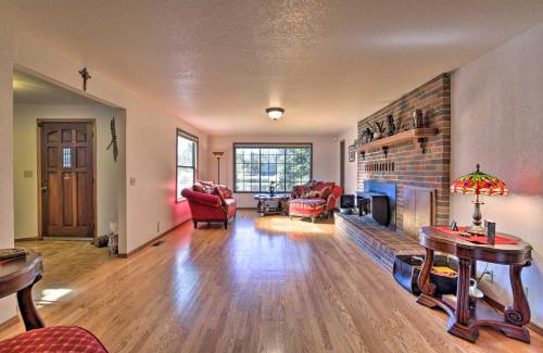 Camano Island House | Camano Island Family House with Hot Tub and Deck!