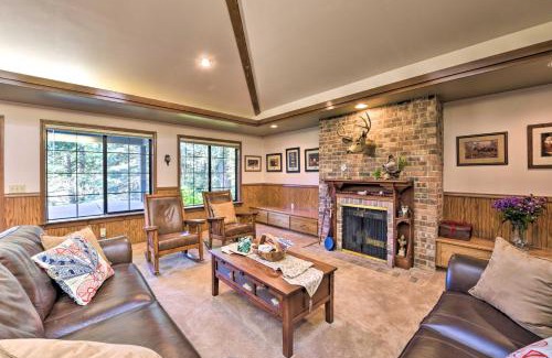 Camano Island House | Camano Island Family House with Hot Tub and Deck!