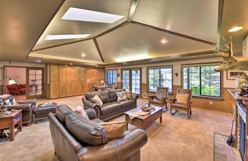 Camano Island House | Camano Island Family House with Hot Tub and Deck!