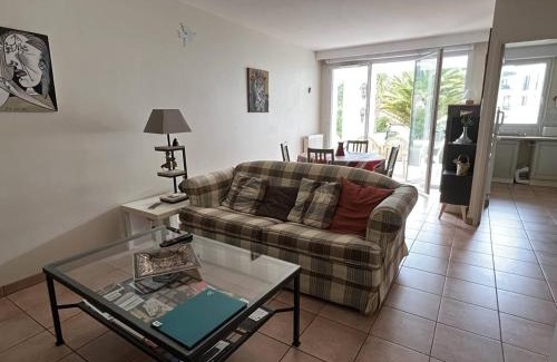 Cambo-les-Bains Apartment | Cambo-les-Bains: T3 Moderne avec Terrasse, Parc, Piscine, Parking, et Internet - 4 Couchages - FR-1-495-20