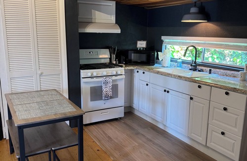 Marine Terrace Cottage | Cambria Cute Cottage with Private Deck