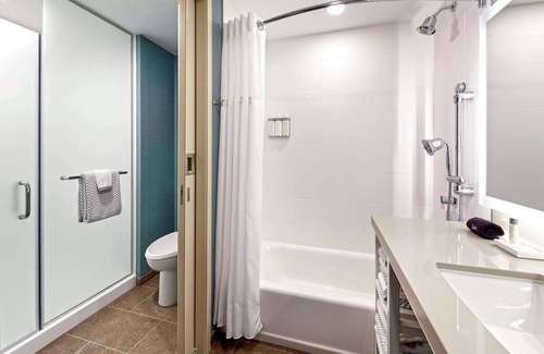 Anaheim Resort Hotel | Cambria Hotel & Suites Anaheim Resort Area