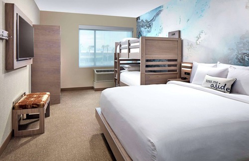Anaheim Resort Hotel | Cambria Hotel & Suites Anaheim Resort Area
