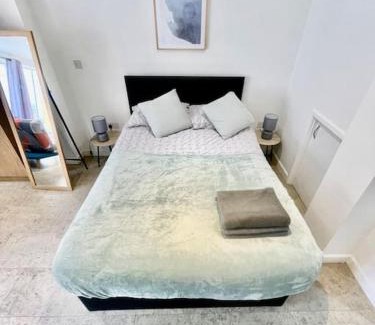 Mill Road Apartment | Cambridge City Centre Studio, Sleeps 3