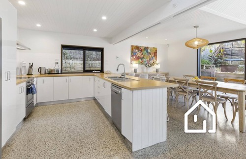 Sorrento House | Cambridge Gardens *1 NIGHT FREE* Luxury in Sorrento with Gas Heated Pool & Spa