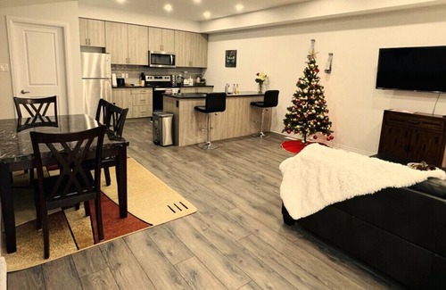 Cambridge House | Cambridge Home 3BDR-Netflix-Parking-WiFi-Laundry