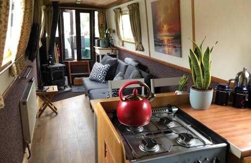 Cambridge City Centre Boat Rental | Cambridge Narrowboats - Beautiful Narrowboat Glyndwr