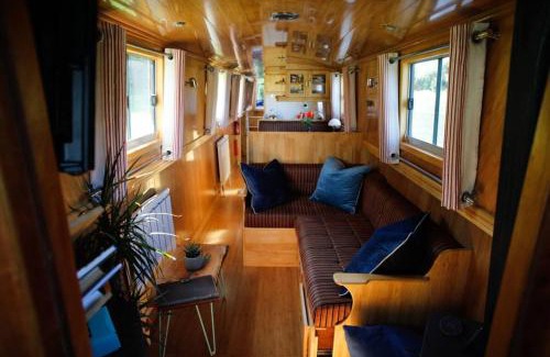 Cambridge City Centre Boat Rental | Cambridge Narrowboats - Beautiful New Moon Narrowboat