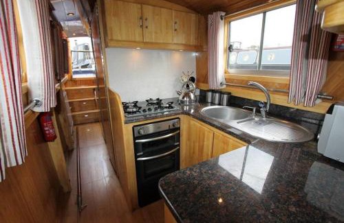 Cambridge City Centre Boat Rental | Cambridge Narrowboats - Beautiful New Moon Narrowboat