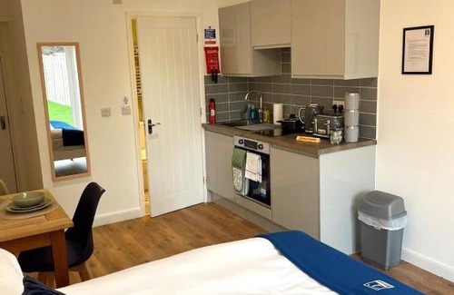 Cambridge House | Cambridge Studios and Suites by Tas Accommodations