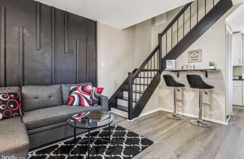 Downtown Baltimore House | Camden's Charm Walking Distance Stadium, Convention, Univ of MD Downtown