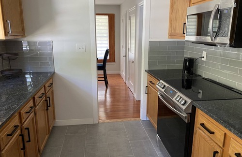 Reeders Cabin | Camelback 5 min away! billiard, foosball surrounded by woods Lodge
