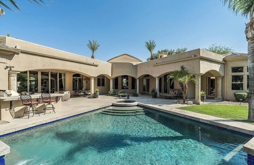 Paradise Valley House | Camelback Compound - 8 BR all ensuites. Heated Pool & Spa, Golf & 2 Guest Houses