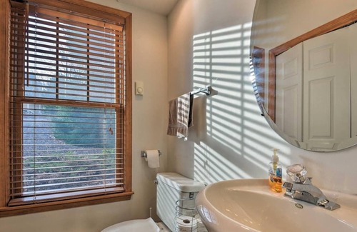 Tannersville Cottage | Camelback Mountain Home—close to ski and water park