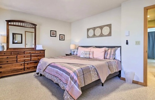Tannersville Cottage | Camelback Mountain Home—close to ski and water park