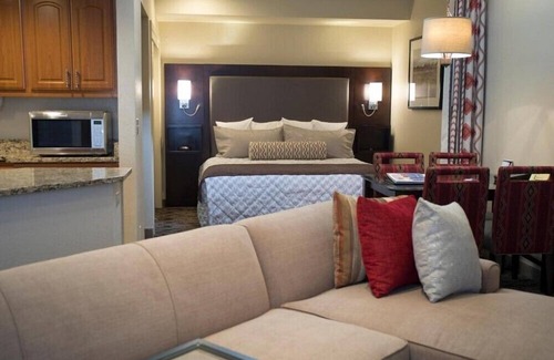 Arcadia Apartment | Camelback Peaceful Studio with Pool & Fitness Room
