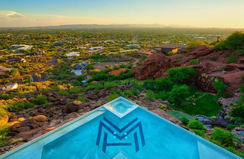 Fashion Square House | Camelback Vista: Iconic Mansion w/Infinity Pool, Rooftop Bar & Stunning Views