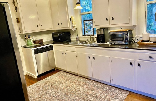 Fairhope House | Camellia Cottage Charming 2-bedroom house in Fairhope convenient to everything