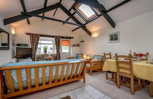 Rhyd-y-clafdy House | Camellia Cottage