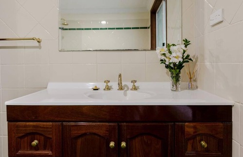 Margaret River House | Camellia Cottage - Rustic Character Home 10 Minute Walk to the Centre of Margs!