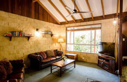Margaret River House | Camellia Cottage - Rustic Character Home 10 Minute Walk to the Centre of Margs!