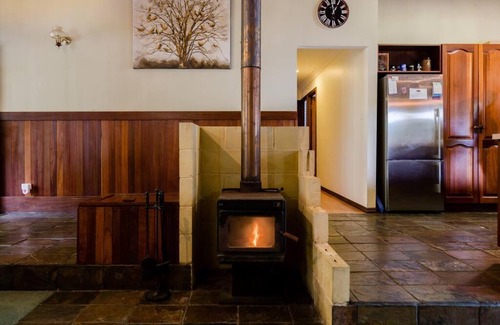 Margaret River House | Camellia Cottage - Rustic Character Home 10 Minute Walk to the Centre of Margs!