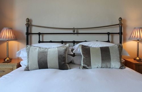Maenporth House | Camelot Guest House