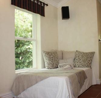 Constantia Bed & Breakfast | Camelot in Constantia