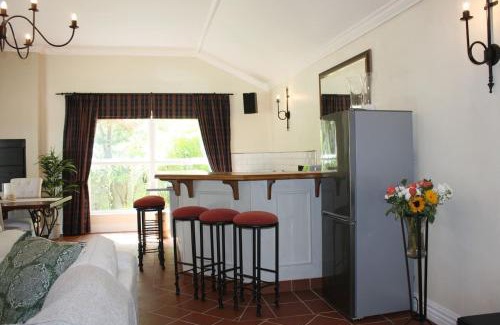 Constantia Bed & Breakfast | Camelot in Constantia