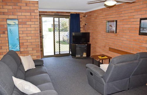 South West Rocks House | Cameo Court 2 - Bring your own linen