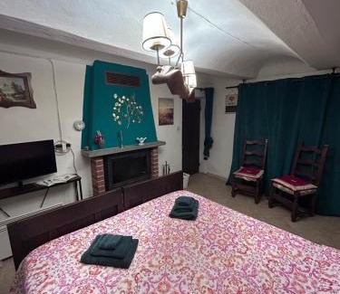 Castellero Apartment | Camera Glicine - spese escluse