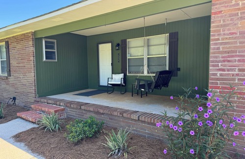 Dothan House | Cameron Cottage in Dothan. 3 Bedroom 2 Bath.