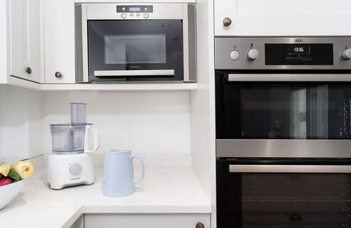 Chysauster Apartment | Camilla House Garden Flat