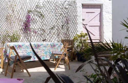 Chysauster Apartment | Camilla House Garden Flat