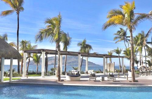 Zona Dorada Apartment | Camino Al Mar with Amazing View of the Ocean, Beach and Pool