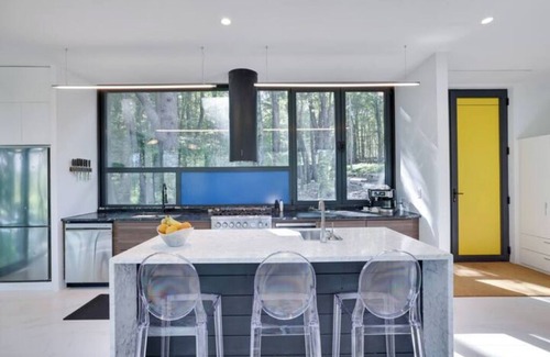 Greentown House | Camp Double Oak Modern Lakeside Retreatn