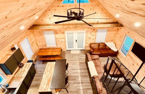 Saint Helens Cabin | Camp Moose- Red River Gorge