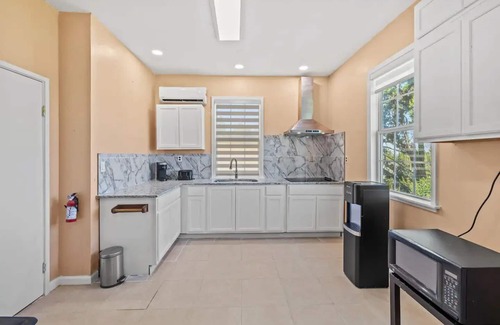 Dripping Springs House | Camp Orion - Spacious 6-bedroom with AC and WiFi in welcoming Dripping Springs