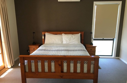 Greta House | Camp Road Cottage - located at Hunter Valley