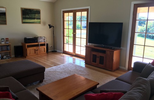 Greta House | Camp Road Cottage - located at Hunter Valley